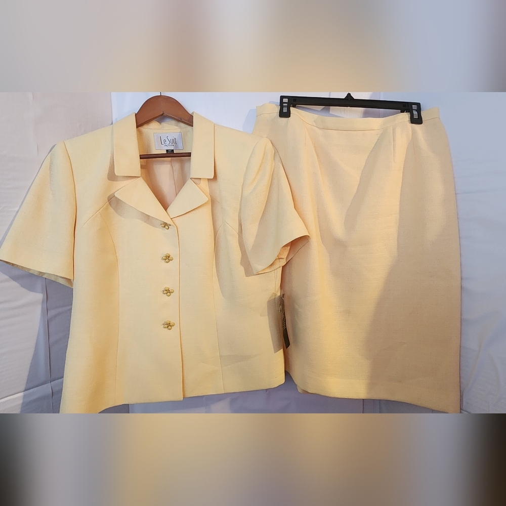 Le Suit Yellow Blazer and Skirt Set Sz 8p NWT